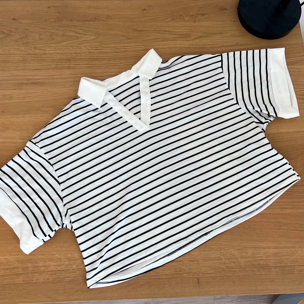 Striped cropped t-shirt with collar
